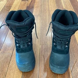 Size 9 men’s winter boot. Worn 3 times.